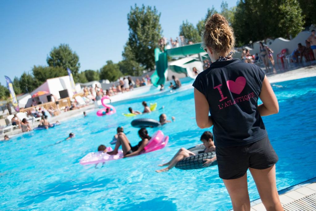 camping 4étoiles avec piscine situé en bord de mer